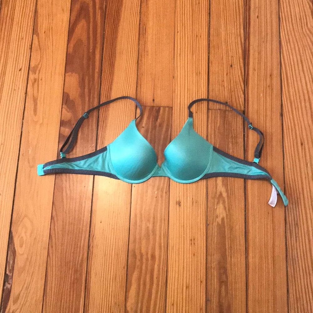 Victoria Secret 32B Bra